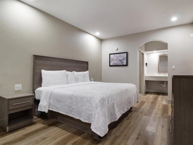 Red Roof Inn Plus + Galveston - Beachfront المظهر الخارجي الصورة