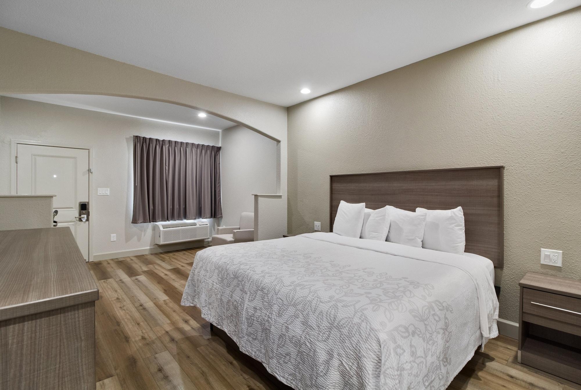 Red Roof Inn Plus + Galveston - Beachfront المظهر الخارجي الصورة