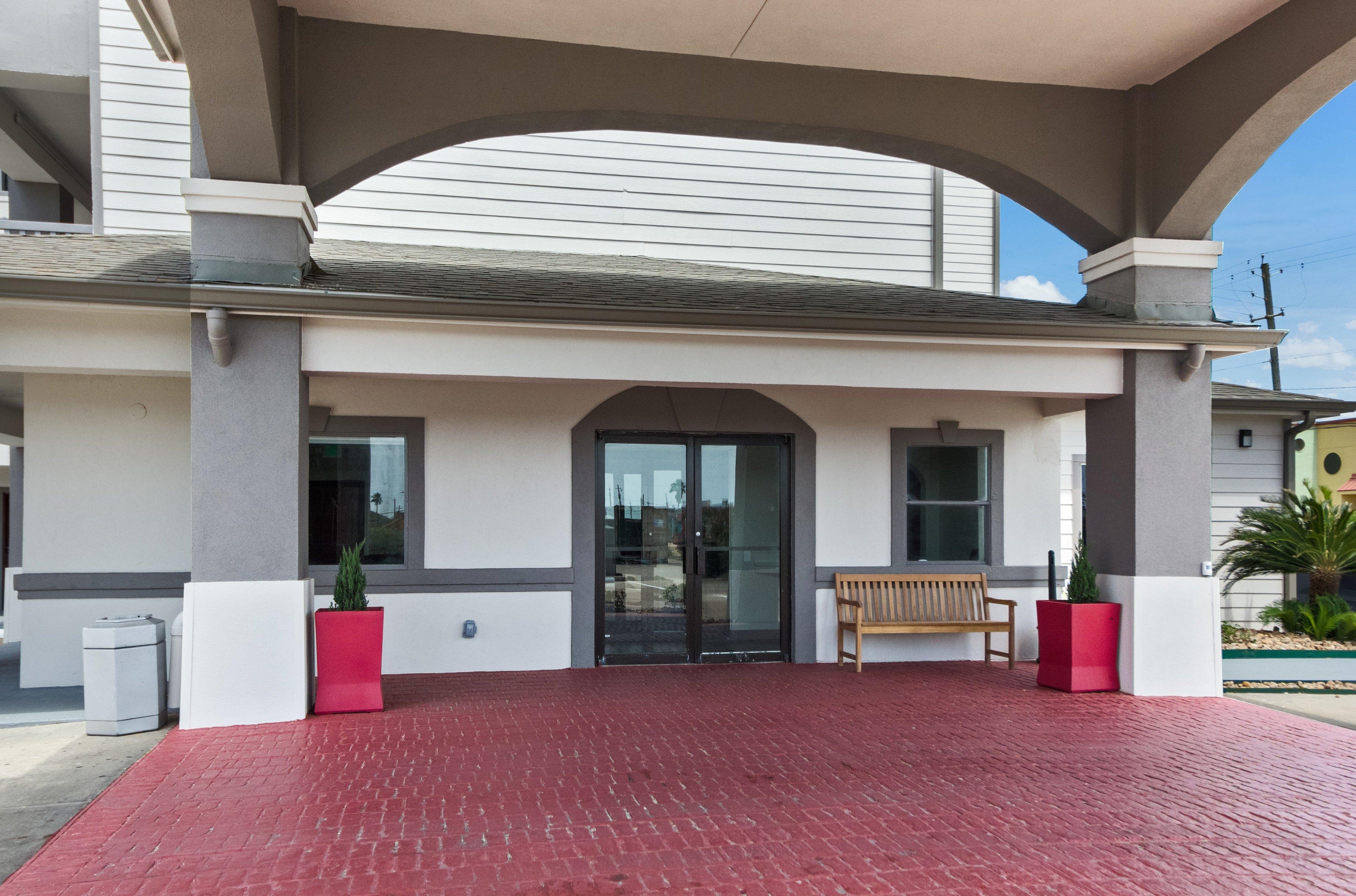 Red Roof Inn Plus + Galveston - Beachfront المظهر الخارجي الصورة