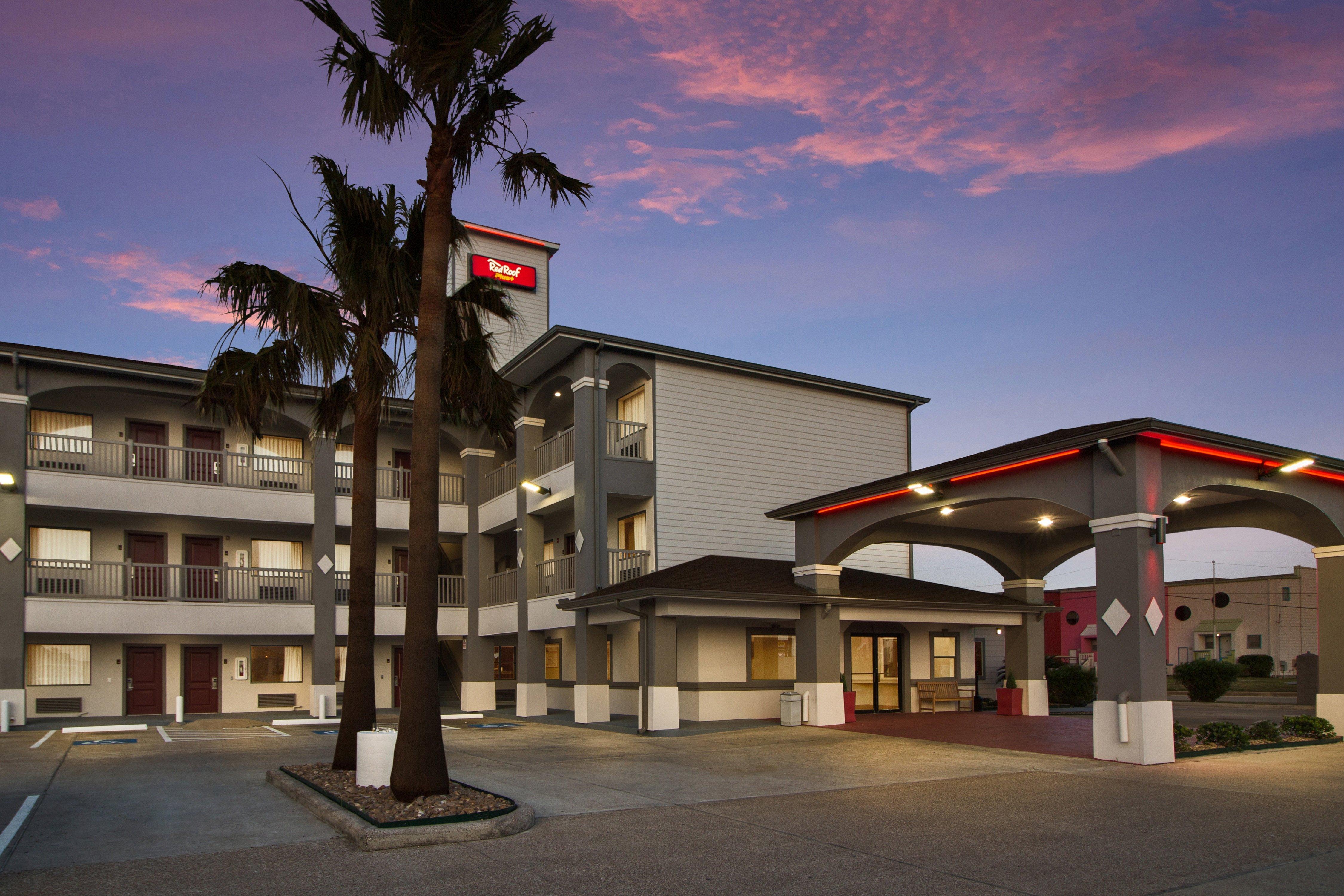 Red Roof Inn Plus + Galveston - Beachfront المظهر الخارجي الصورة