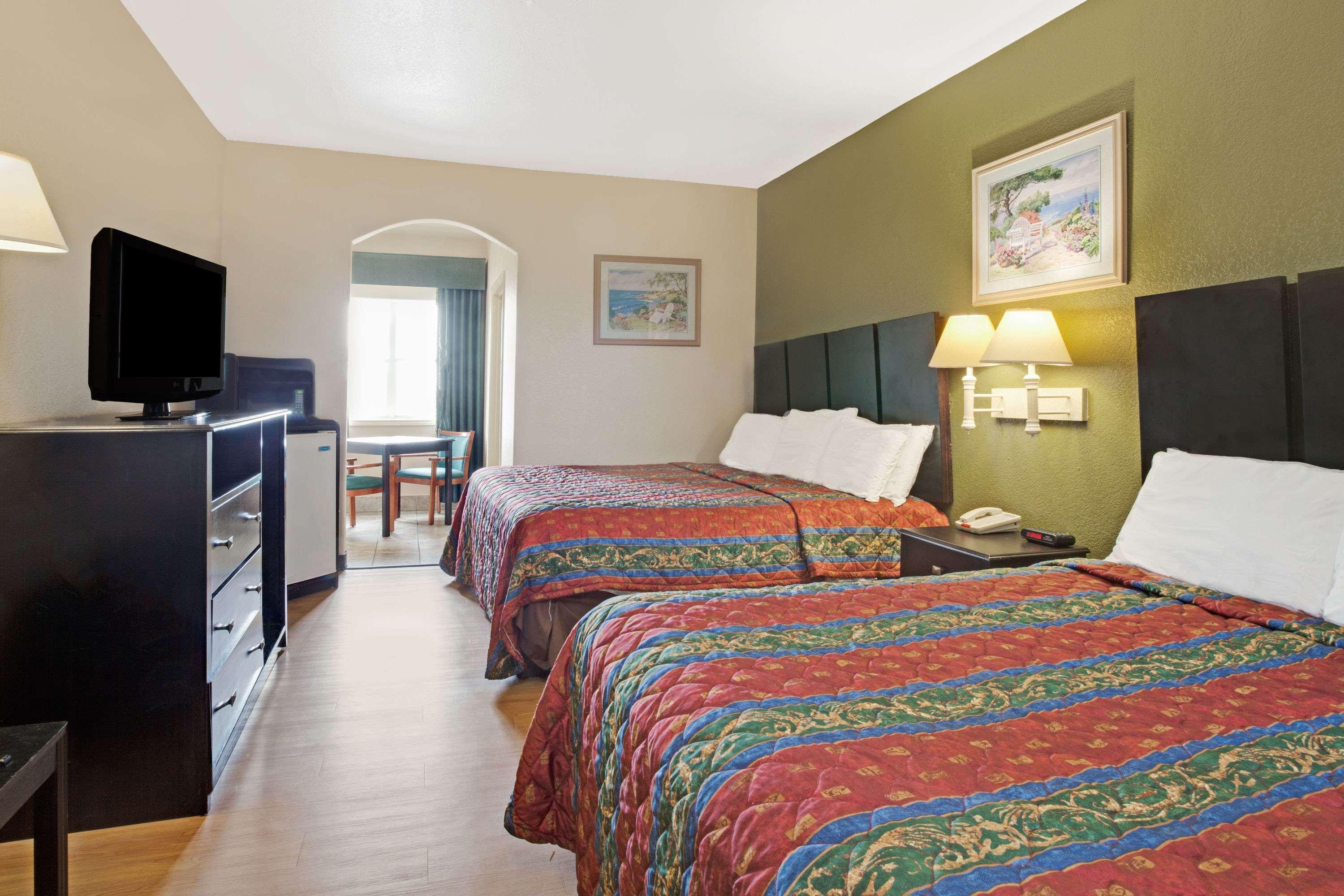 Red Roof Inn Plus + Galveston - Beachfront المظهر الخارجي الصورة