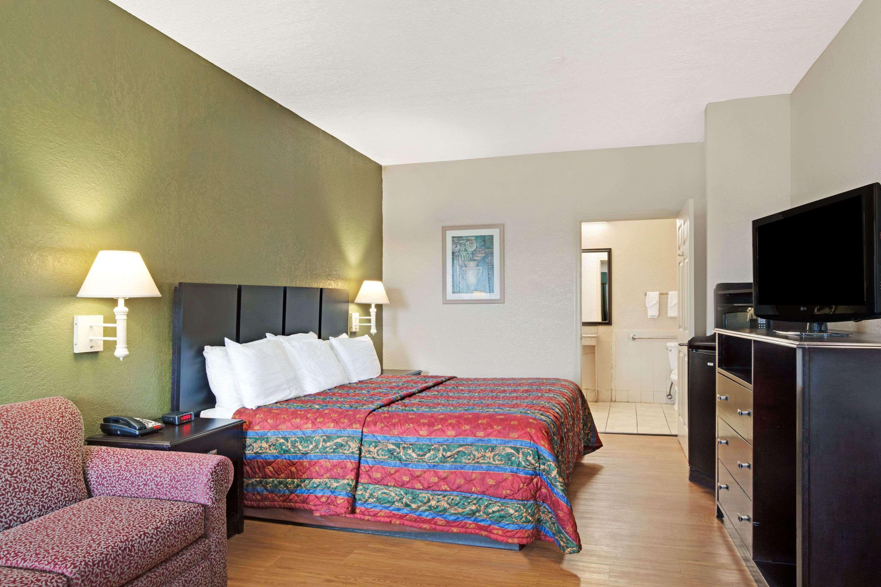Red Roof Inn Plus + Galveston - Beachfront المظهر الخارجي الصورة
