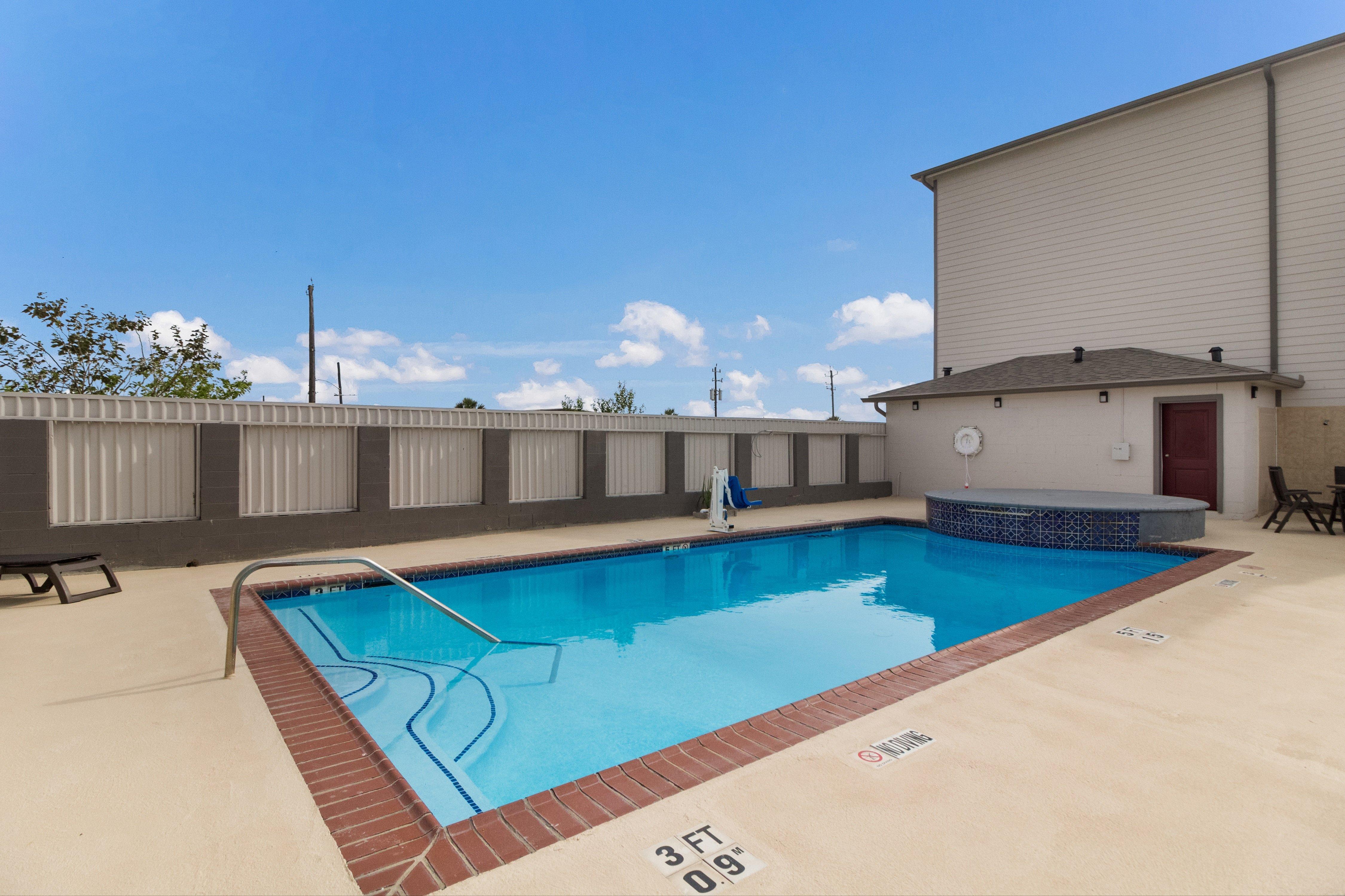 Red Roof Inn Plus + Galveston - Beachfront المظهر الخارجي الصورة