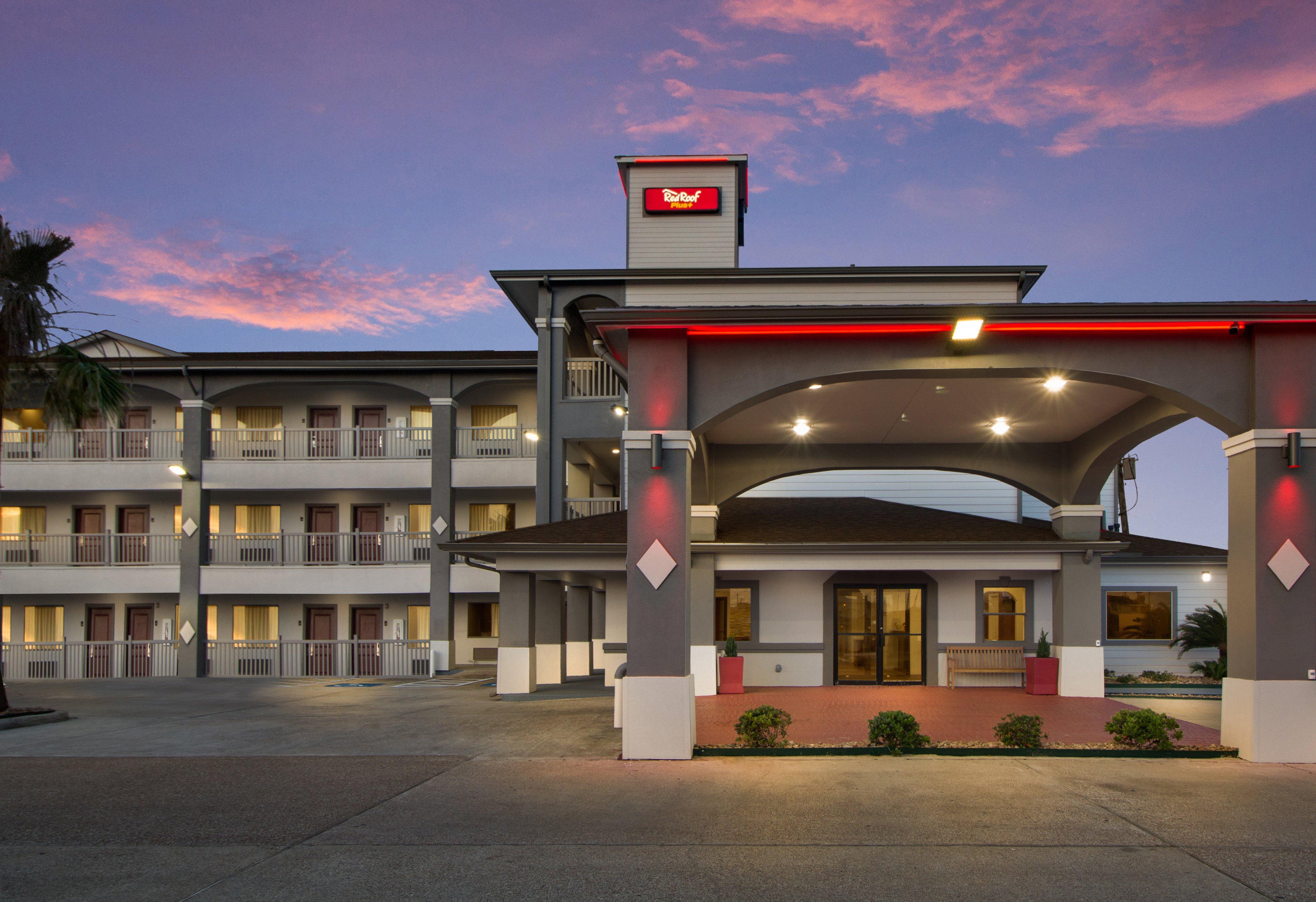 Red Roof Inn Plus + Galveston - Beachfront المظهر الخارجي الصورة