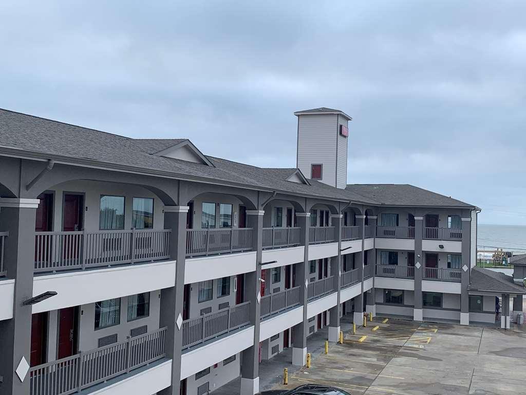 Red Roof Inn Plus + Galveston - Beachfront المظهر الخارجي الصورة