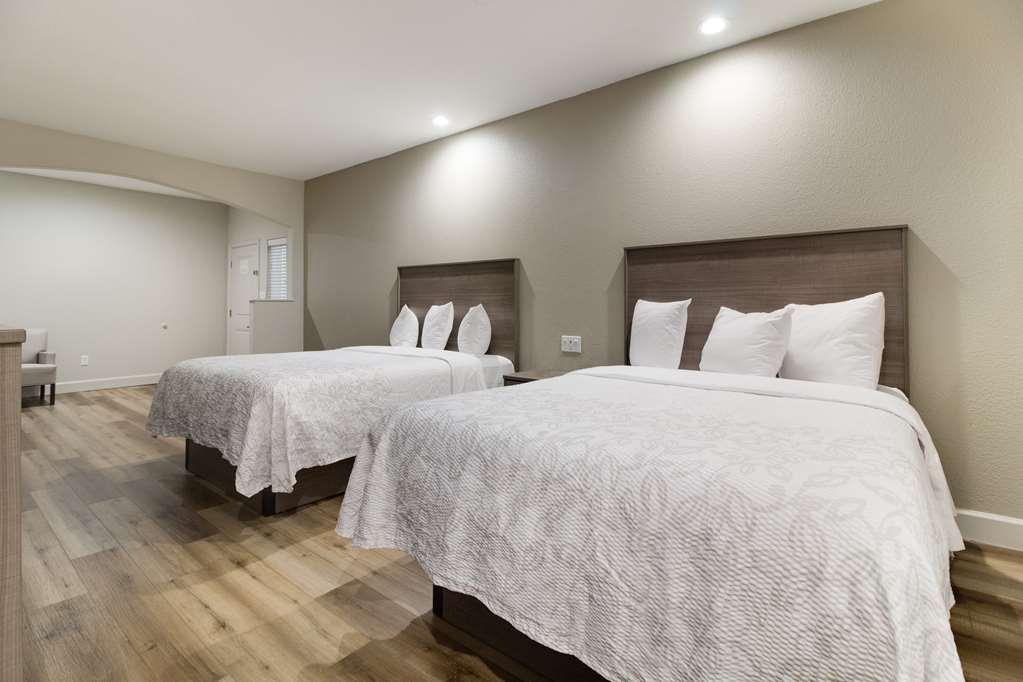 Red Roof Inn Plus + Galveston - Beachfront الغرفة الصورة